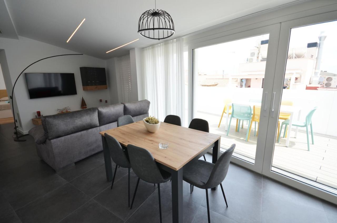 Suites Port Кембрилс Екстериор снимка