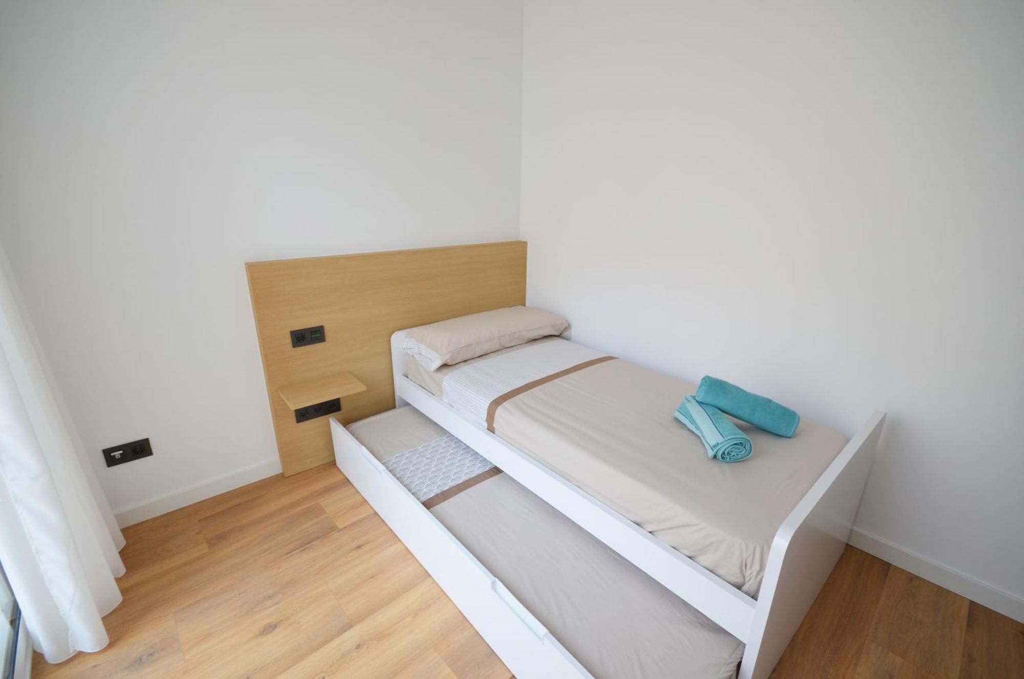 Suites Port Кембрилс Екстериор снимка
