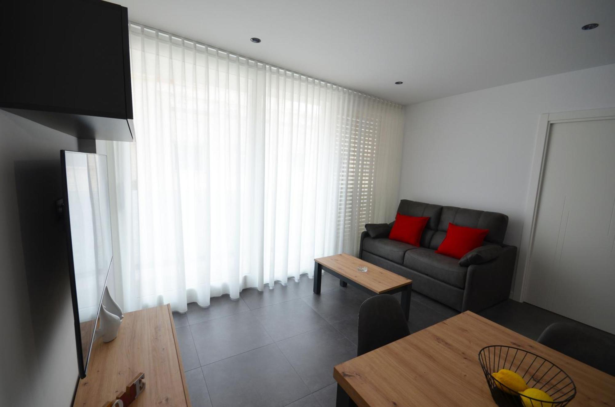 Suites Port Кембрилс Екстериор снимка