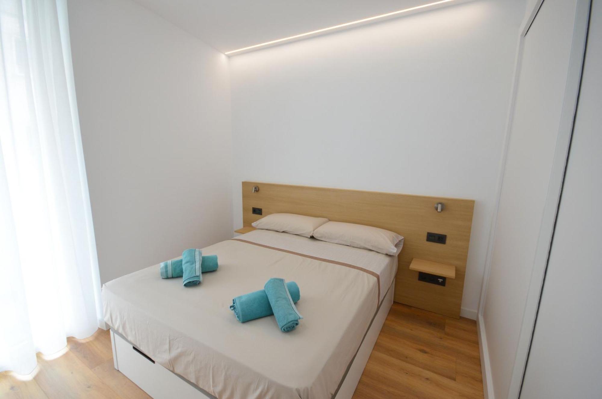 Suites Port Кембрилс Екстериор снимка